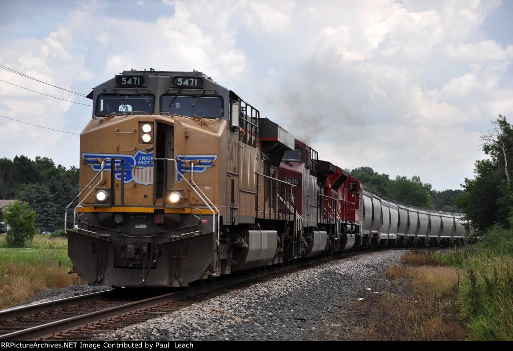 Sand train cruises west